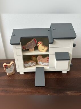 Magnolia Homes Chicken Coop Toy